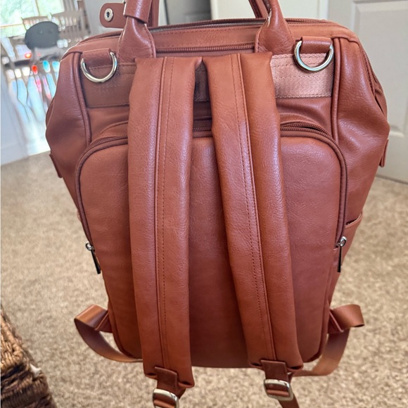 Citi collective leather diaper bag w/ changing pad - Picture 5 of 11
